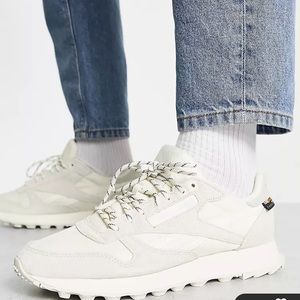 Reebok classics leather sneaker in off white